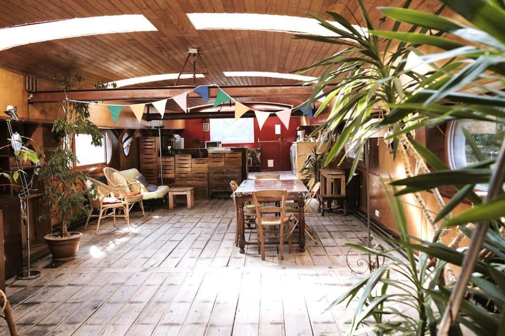 Belle Peniche Romantique A Paris Boulogne-Billancourt Exterior foto